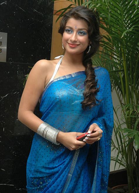 Hot And Spicy Actress Photos Gallery Actress Madhurima In Hot Saree