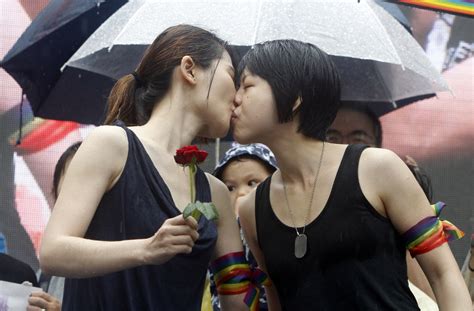 Taiwan Approves Same Sex Marriage In First For Asia The Mainichi