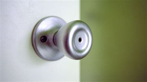 unlock  bedroom door   key lock wwwresnoozecom