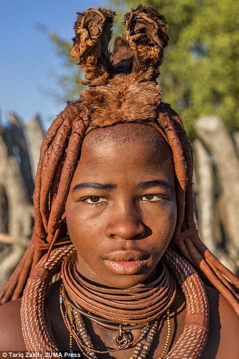 tariq zaidi photographs angolan tribeswomen s hairstyles daily mail