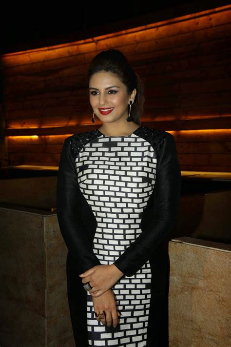 Huma Qureshi Photo Gallery In Short Dress At The Cineblitz