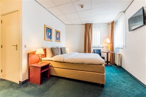 basic room prominent inn hotel