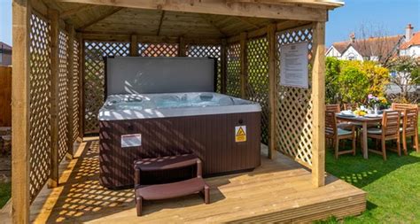 Relax In A Hot Tub With North Wales Holiday Cottages