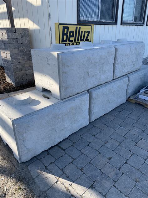 big block retaining wall belluz concrete  rentals