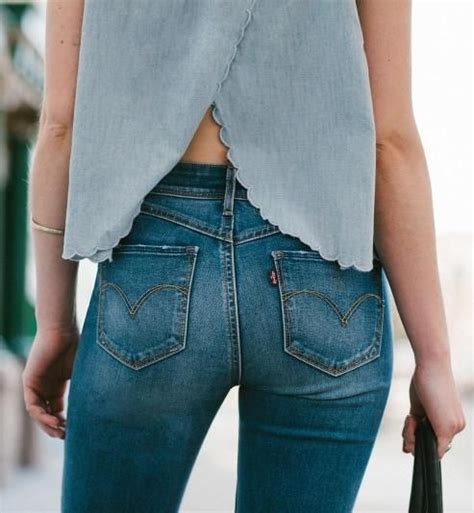 Urbnite Levi’s High Waist Skinny Jean