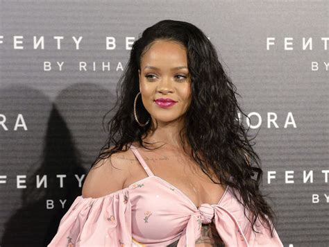 rihanna s savage x fenty lingerie line will go up to size