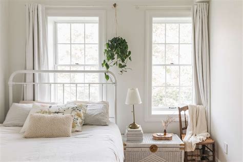 style  bed  front   window