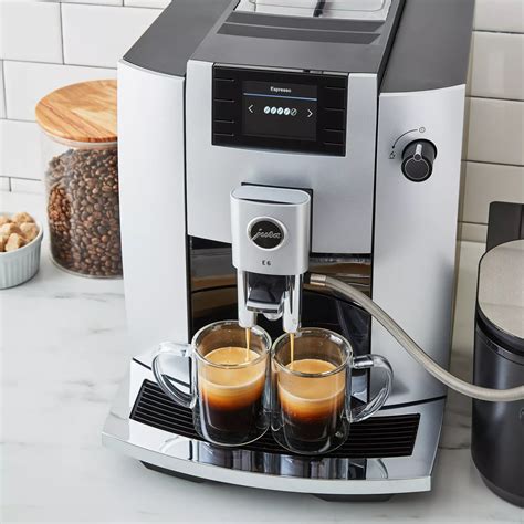 jura  automatic coffee machine sur la table