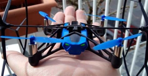 parrot minidrone rolling spider  drone incroyablement stable