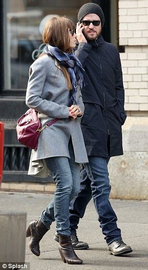 jessica biel and justin timberlake enjoy lovers stroll in new york city daily mail online