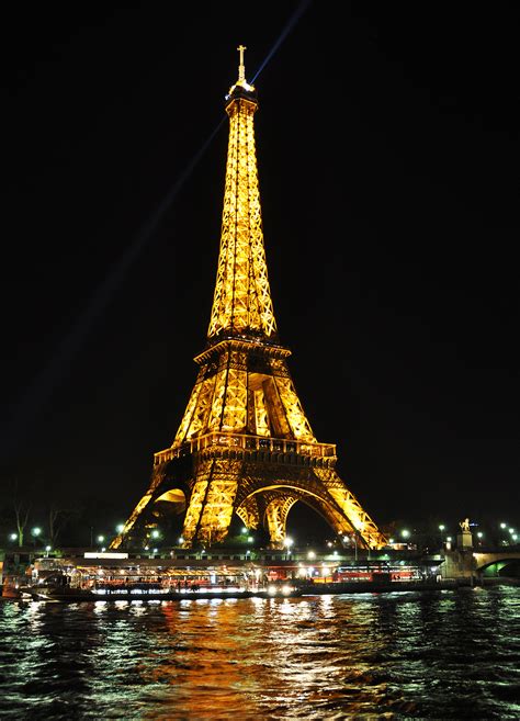 climateer investing  man  sold  eiffel tower