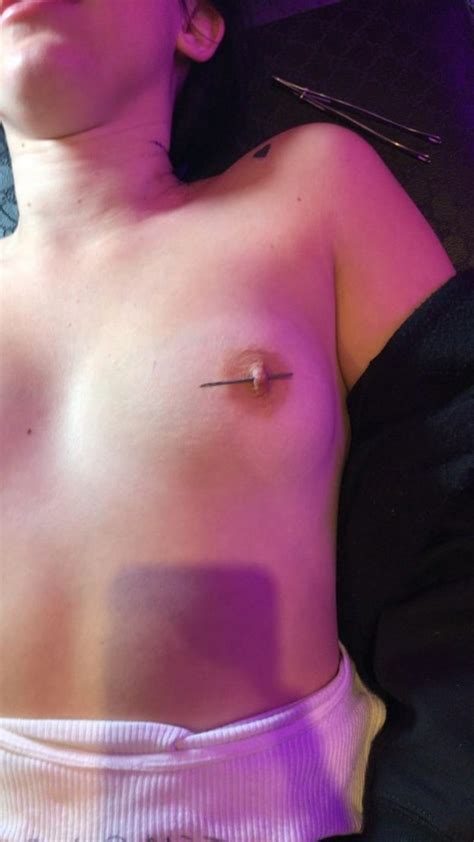 leaked video of nude noah cyrus piercing her nipples