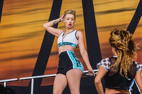 more details on iggy azalea s sex tape lawyers to porn site any use of rapper s name could