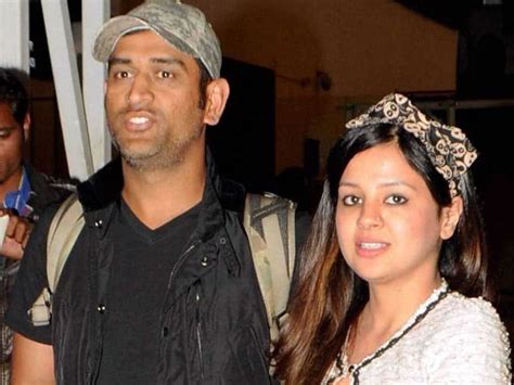 Ms Dhoni S Wife Sakshi Finds Ingenious Way To Keep Former India Captain