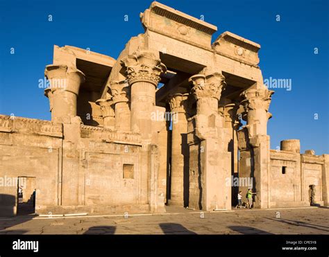 die twin tempel von sobek und haroeris kom ombo aegypten nordafrika