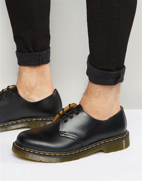 spotted pharrell williams graduates  dr martens boots pause  mens fashion street