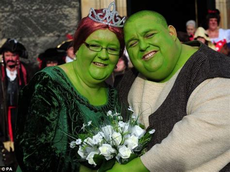 are you green with envy couple dress up as shrek and princess fiona