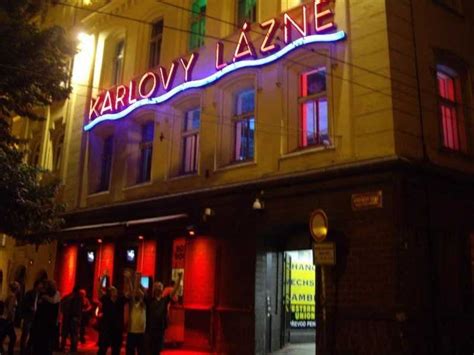 karlovy lazne la famosa discoteca   piani merita la sua fama italia praga
