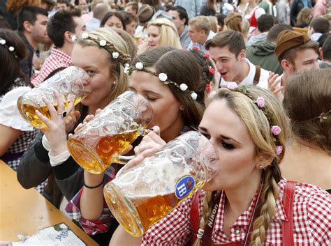 oktoberfest 2014 millions chug beer at world s largest fun fair
