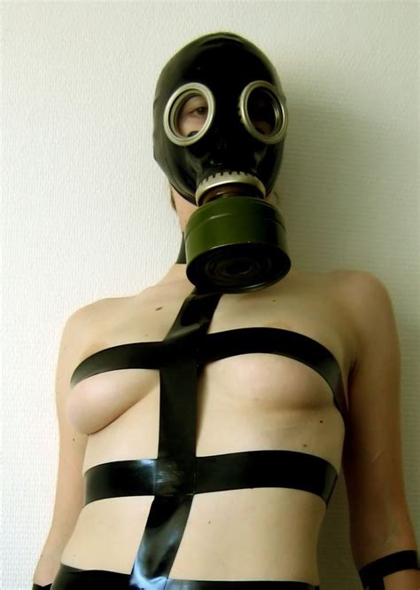 girls in gas masks a very unusual fetish 34 pics