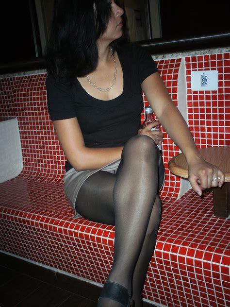 Upskirt And Leg Pics In Pantyhose Porn Archive
