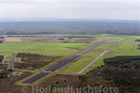 hollandluchtfoto luchtfoto vliegveld deelen