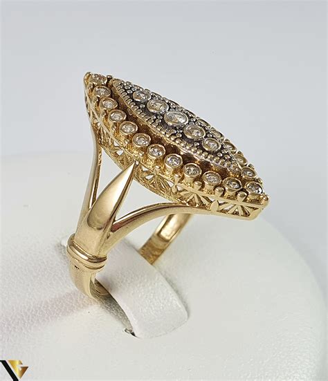 inel din aur    grame cristale de zirconiu diametrul inelului este de  mm masura
