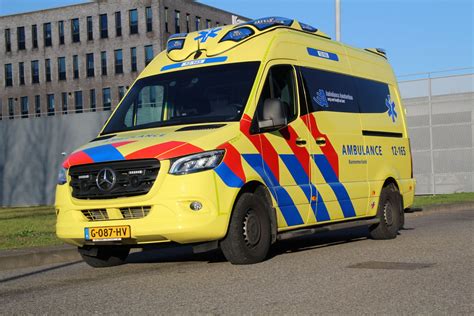 ambulance amsterdam zorgt voor veilige toegang voertuigen met webfleet solutions emerce