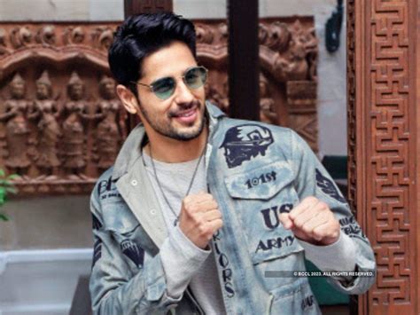 Sidharth Malhotra Greeted By Huge Gathering Of Fans On Mission Majnu Sets