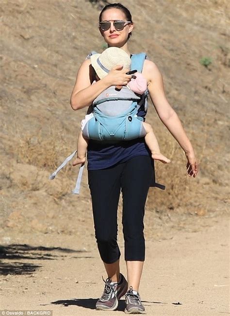Natalie Portman Brings Daughter Amalia Along For La Hike Daily Mail