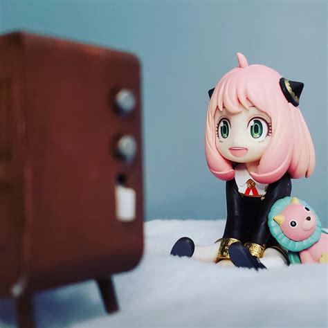 anya forger loves watching tv r animefigures