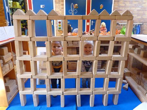 dit bouwwerk staat als een huis kindergarten centers kindergarten graduation block center