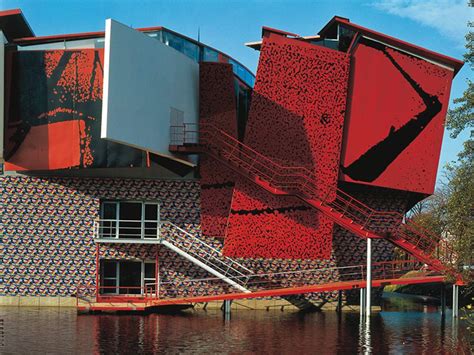 deconstructivist architecture  years  groninger museum netherlands coop himmelb