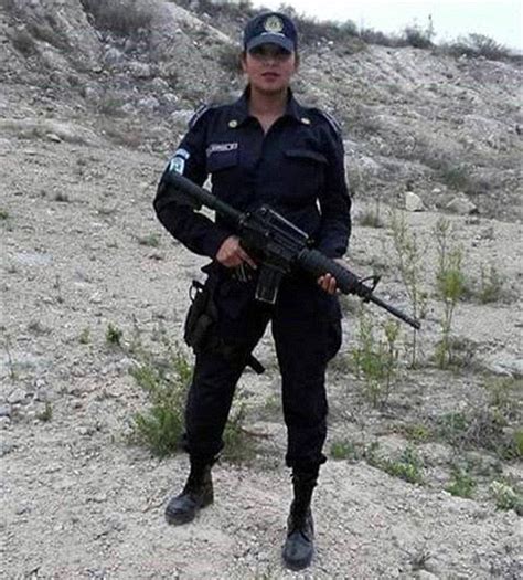mexican police officer suspended for posing topless in her
