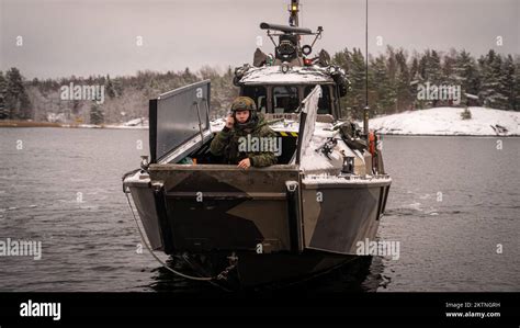 finnish soldiers   nylands brigade prepare  dock  jehu  class landing craft
