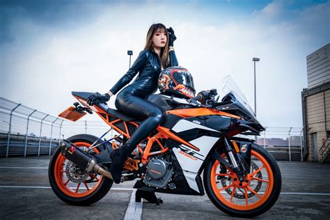 Women Girls And Motorcycles 4k Ultra Hd Wallpaper