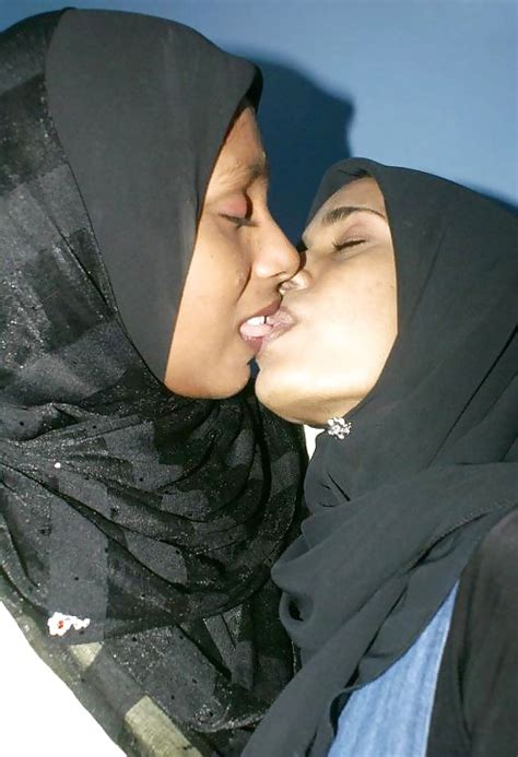 hijab lesbian 6 pics