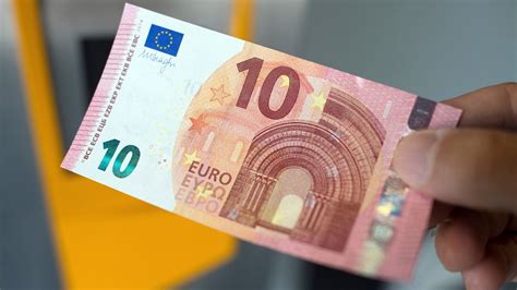 folge dem schein frau verfolgt zehn euro schein wdr  hoerspiel