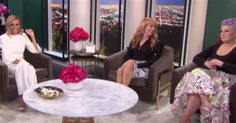 kathy griffin pays tribute to joan rivers during her