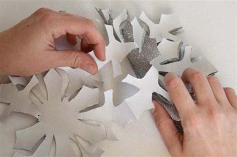 How To Make Paper Snowflake Chains Ehow Diy Christmas Snowflakes