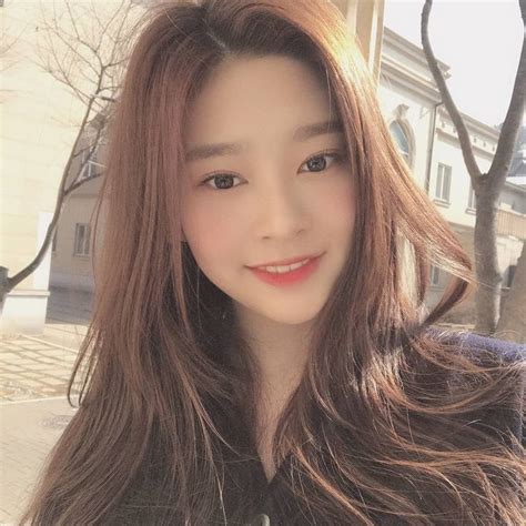 Pin By ᶜᴴᴬᴱ On ɪᴢ ᴏɴᴇ ᴍɪɴᴊᴜ Chaeyeon Long Hair Girl Kpop Girl Groups
