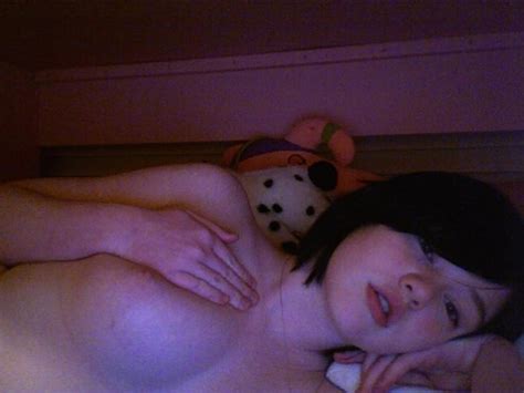 ᐅ cute emo showing her tits