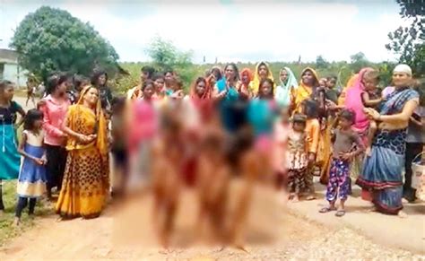 في الهند فتيات قاصرات يظهرن عاريات في طقس ديني ” لجلب الأمطار