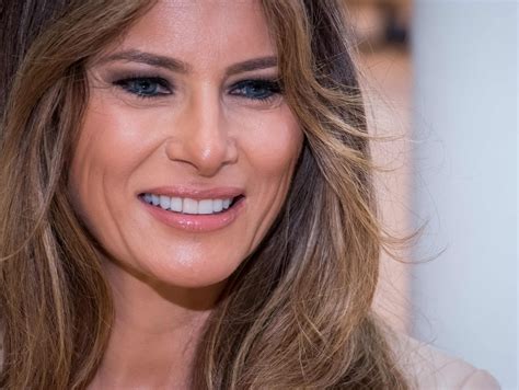 Internet Goes Crazy Over Photo Of Trump Appearing To Look At Melania S