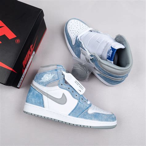 air jordan  retro high og hyper royallight smoke grey white sneaker