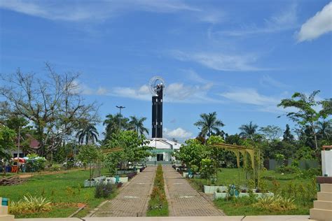 equator monument pontianak