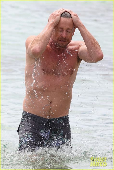 Simon Baker Looks Fit Going For A Dip In The Ocean Photo 4508459
