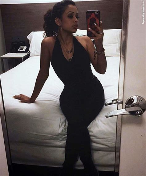 liza koshy nude fappening sexy photos uncensored fappeningbook