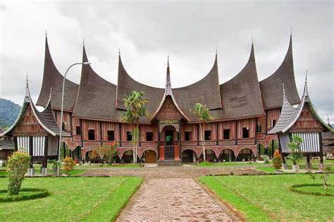 rumah adat di indonesia beserta gambar dan penjelasannya