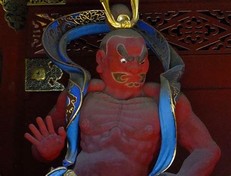 learn travel experience japan oni statue  japan